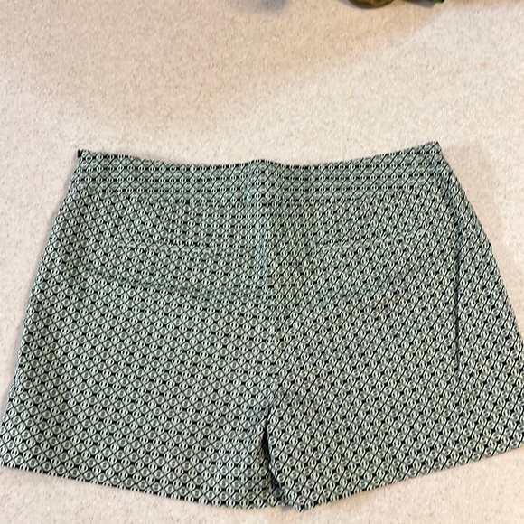 Banana Republic Geometric Patterned Shorts With Side Zipper - Picture 3 of 5